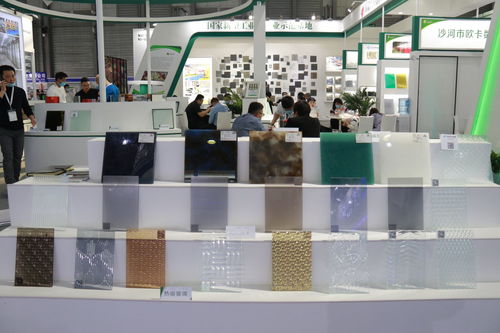 玻璃行业展示规模最大盛会 中国粉体网参观第31届中国国际玻璃工业技术展览会